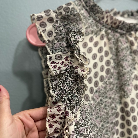 Floral ruffle split neck blouse, size M - Picture 3 of 12